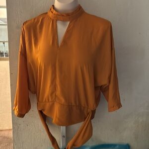 💥New York & Company Gold Tie-Back Top GUC